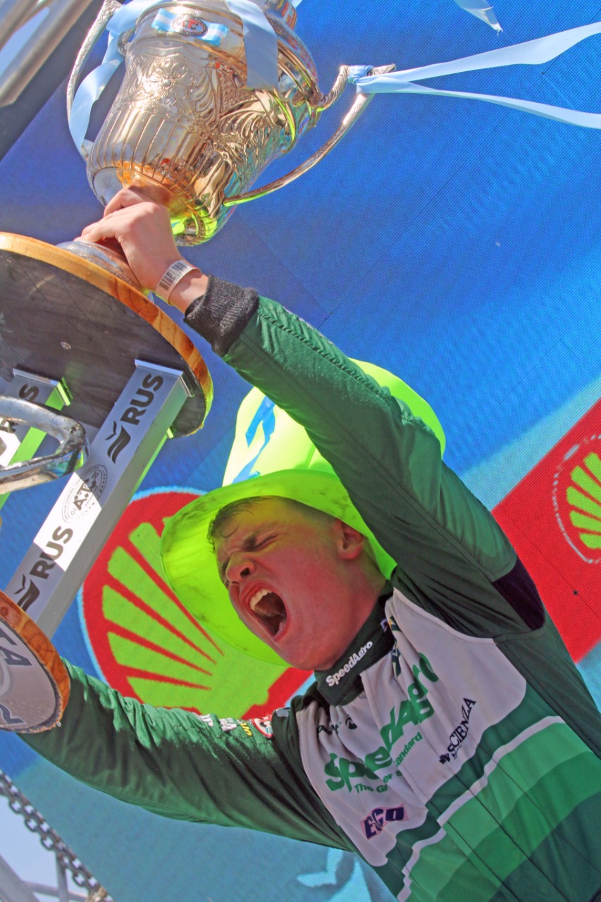 Los festejos del campeón del TC Pista en el ojo de Berna Bosco: WhatsApp Image 2022-12-11 at 13.53.27.jpeg